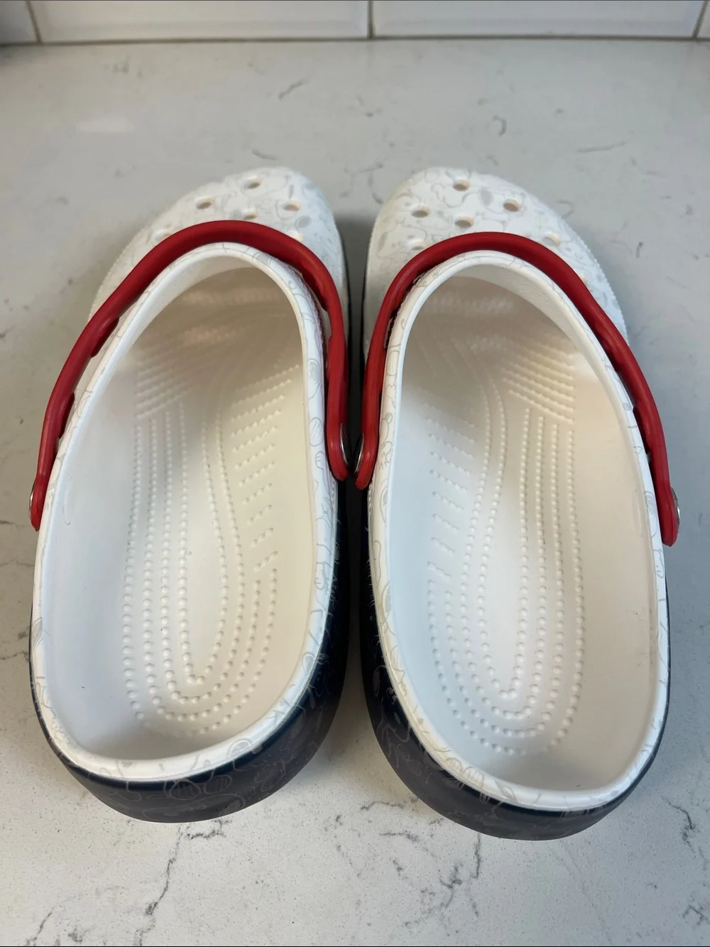 Crocs Peanuts Classic Clog Style # 211124 Size Men’s 10 - Women’s 12 No Jibbitz